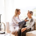Quels sont les avantages des soins infirmiers à domicile ?