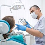 Quand et pourquoi consulter un orthodontiste : conseils et informations pratiques